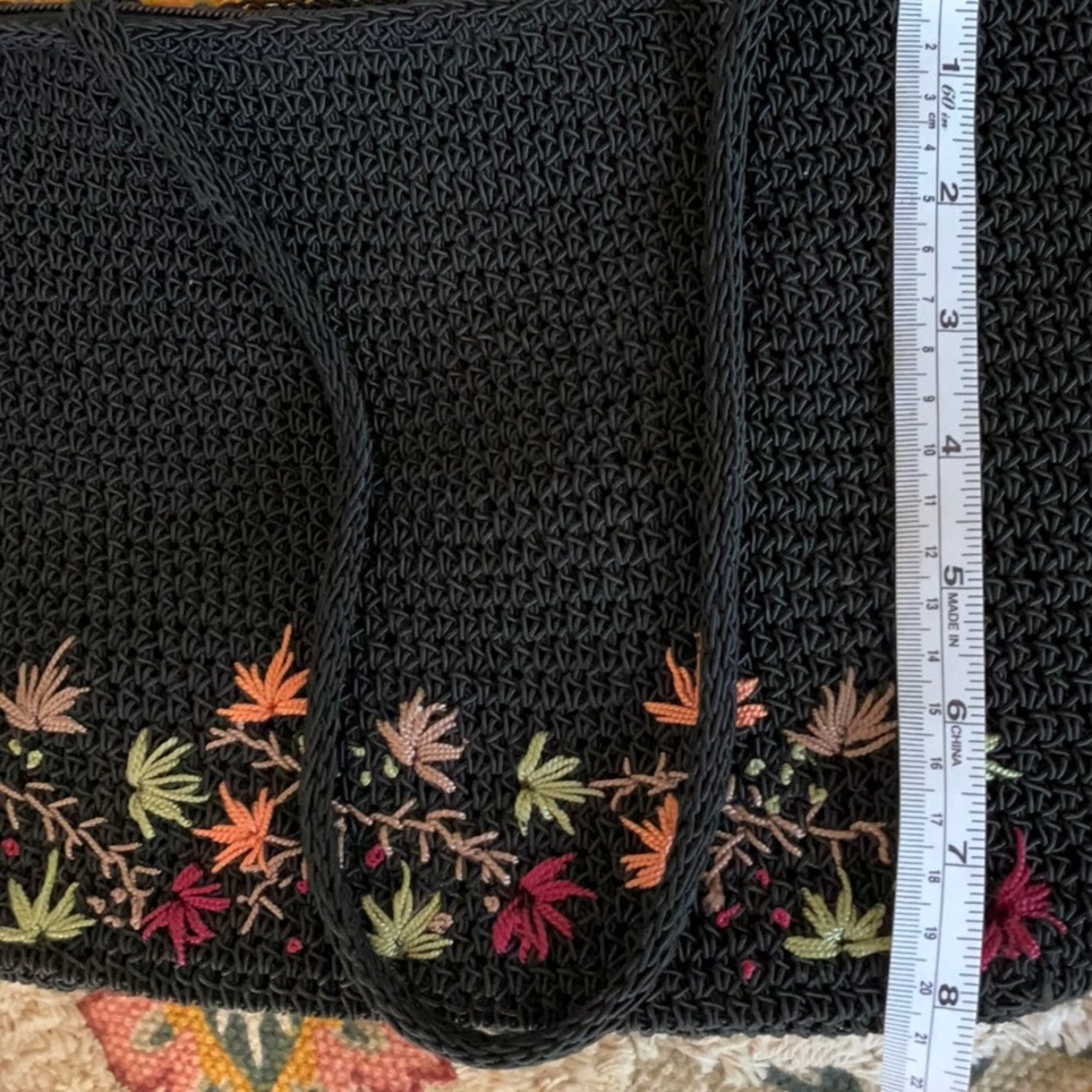 Beautifully Crocheted Handbag, Flowers - Picture 4 of 6